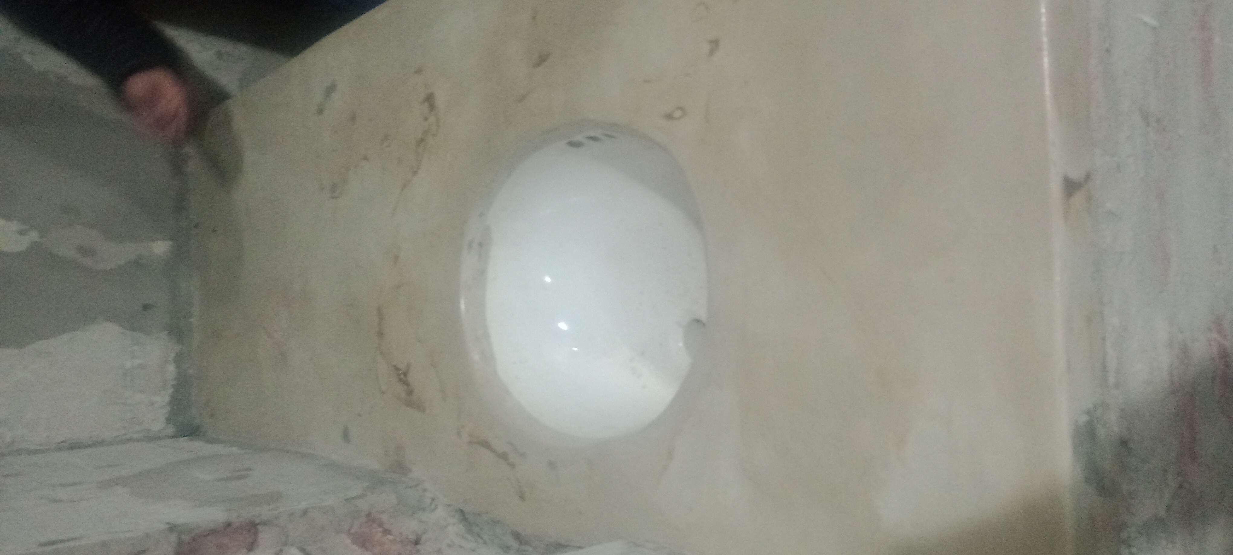 Aplicación de microcemento en pisos y paredes